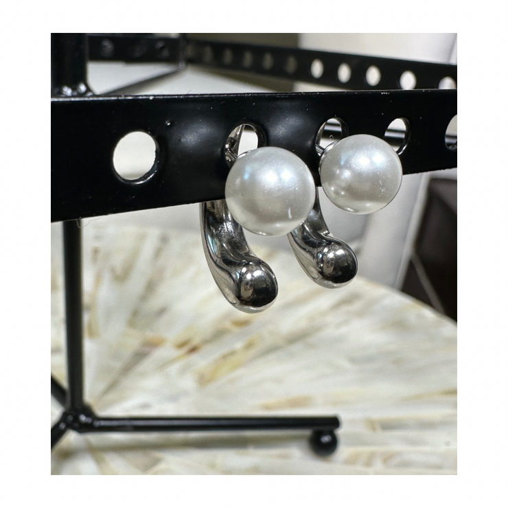 Raindrop Pearl Studs